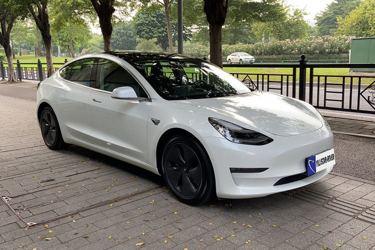 Tesla Model 3 590KM